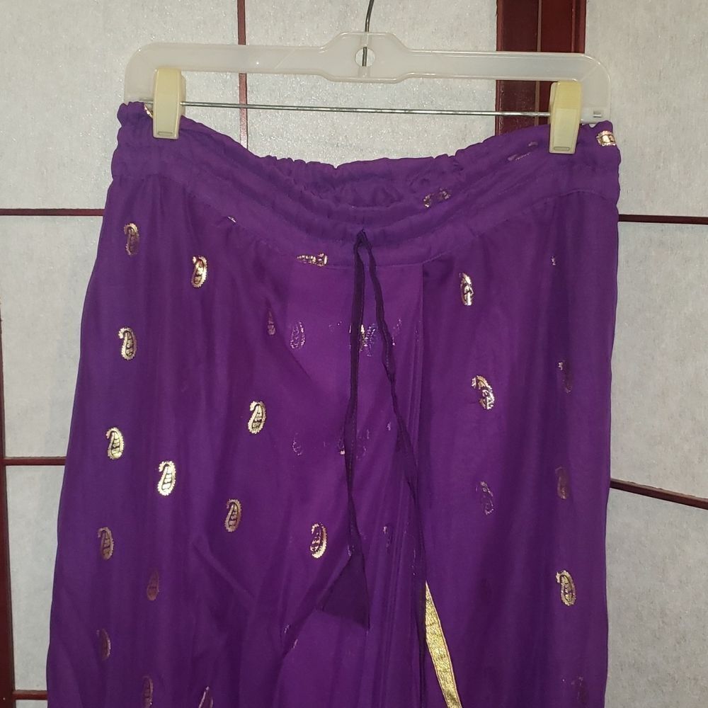 Beautiful Saree Purple & Gold Paisley Pattern  - Picture 7 of 8